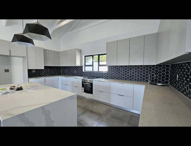 4 BEDROOM HOUSE FOR SALE IN SHELLEY POINT